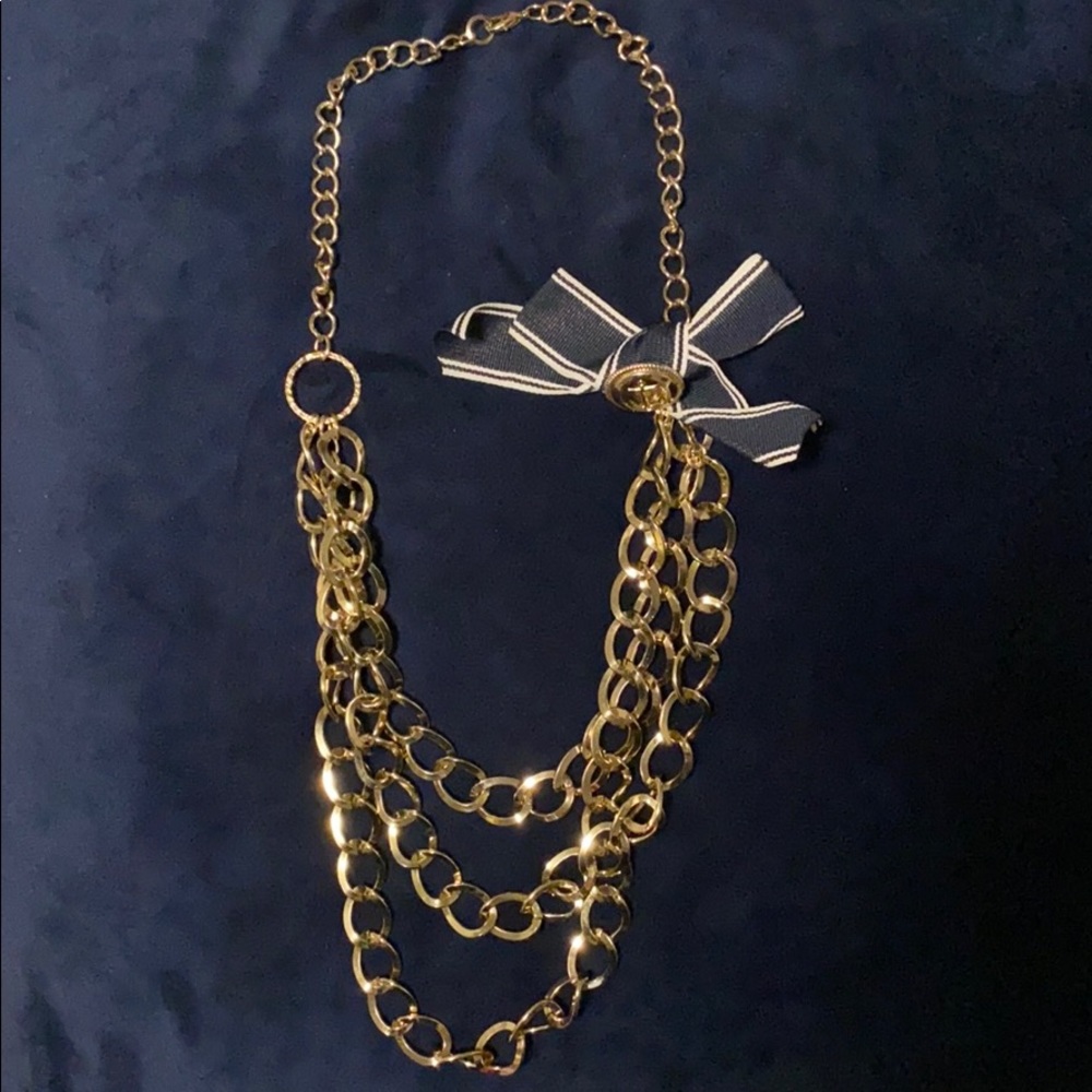 Multi-layered fashion necklace